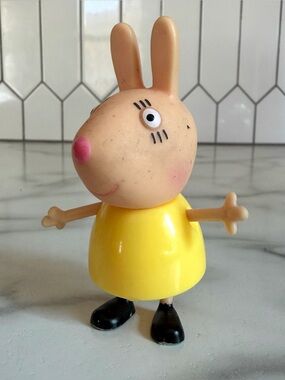 Peppa Pig Mrs. Rabbit in Yellow Dress Figure